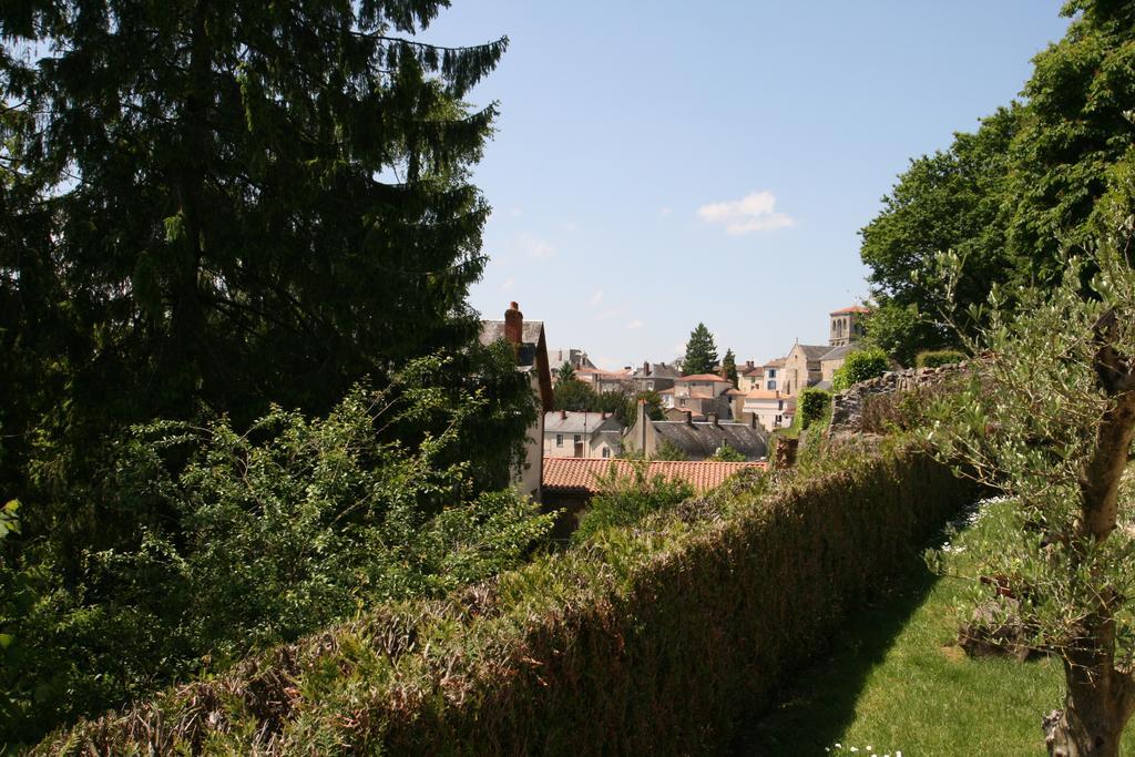 Maison D'Hotes Et Gites La Chouannerie A Cote Du Parc Du Puy Dufou Pouzauges Bagian luar foto